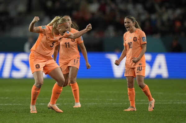 Netherlands scores early then shuts down Portugal 1 0 at Women s